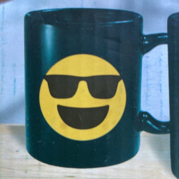 Emoji Yellow Smiley Cool Glasses Coffee Mug Cup Color Changing Black NEW IN BOX - Picture 3 of 3